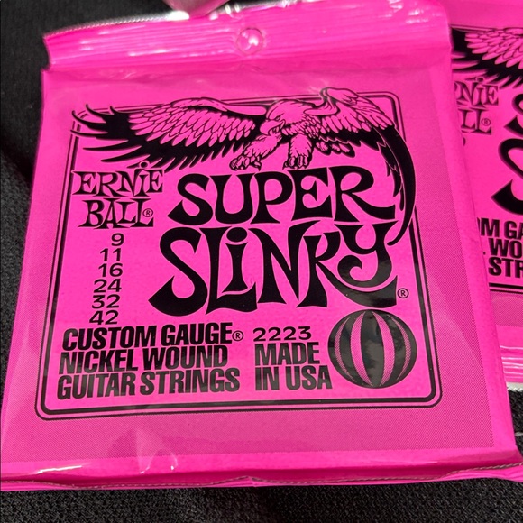 Guitar holder and super slinky guitar Strings - Picture 2 of 4